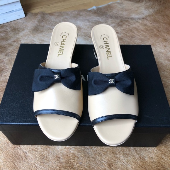 CHANEL Shoes - Chanel Beige and Black Bow Slide Sandals NIB G45691 size 39 $1350